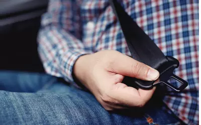defensive-driving-tips-wearing-seatbelts